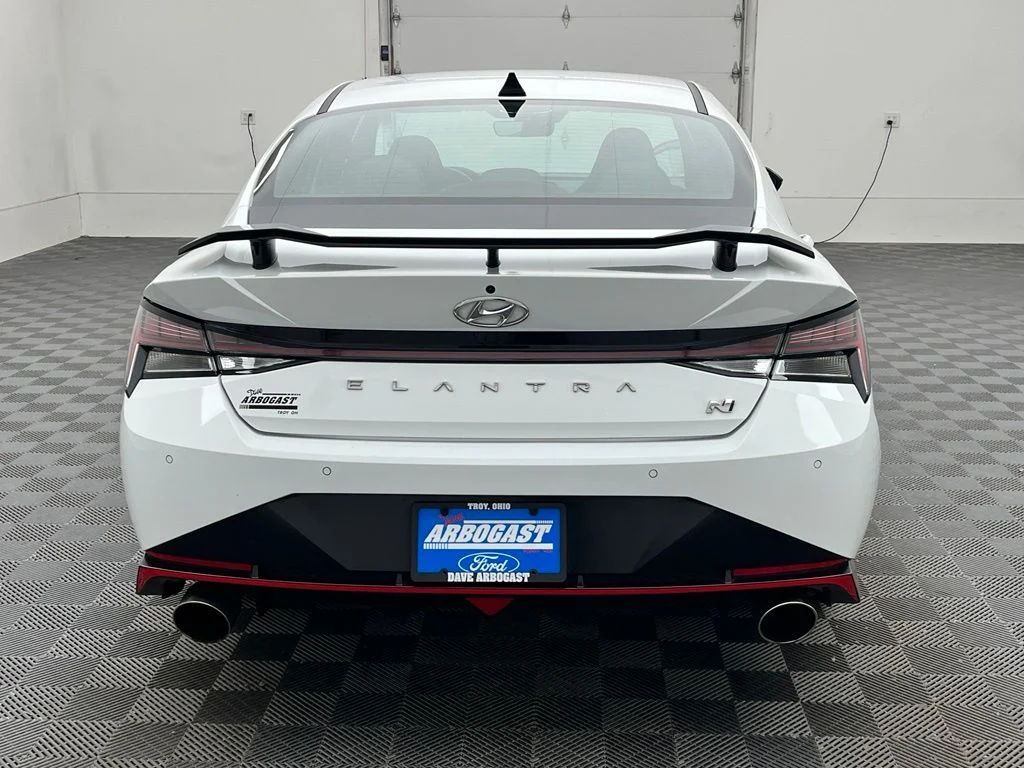 Used 2022 White Hyundai Base image 9