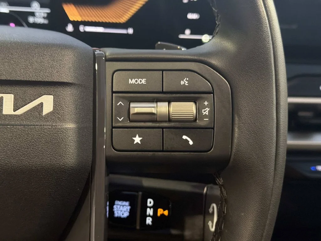 Used 2027 Black Kia S image 18
