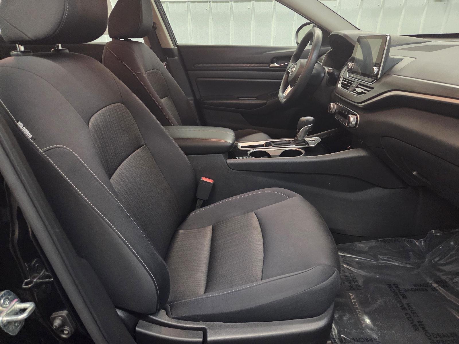 Used 2024 Super Black Nissan 2.5 SV image 16
