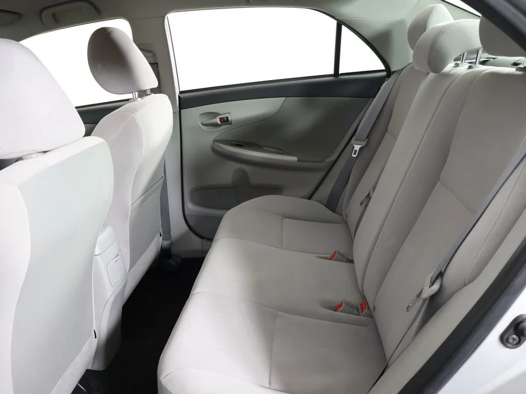 Used 2011 Silver Toyota LE image 27