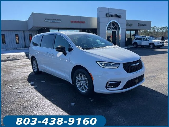 2026 Chrysler Pacifica Select's photo