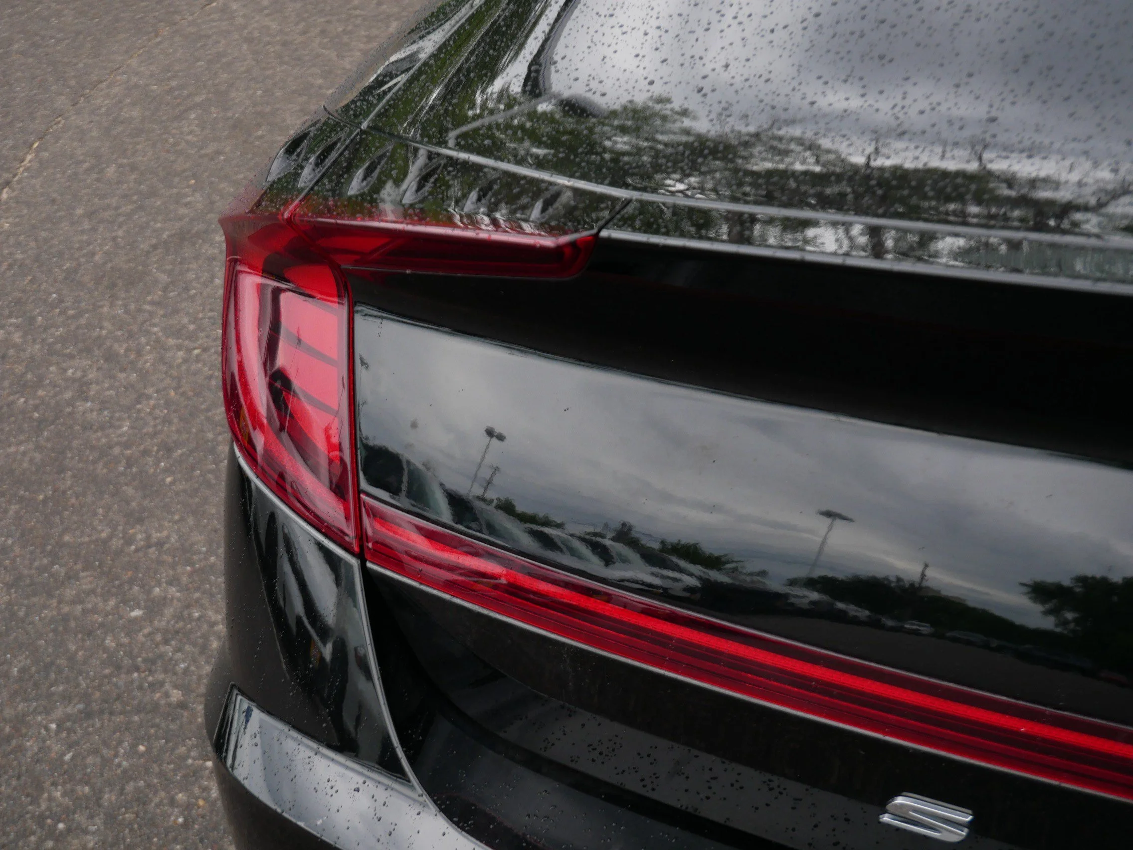 Used 2021 Phantom Black Hyundai Limited image 17