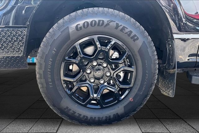 Used 2025 Agate Black Metallic Ford XLT image 8