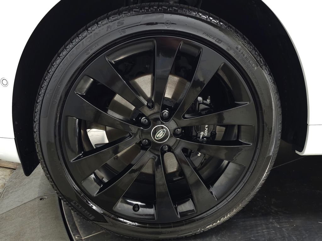 Certified Used 2025 Fuji White Land Rover Dynamic SE image 13