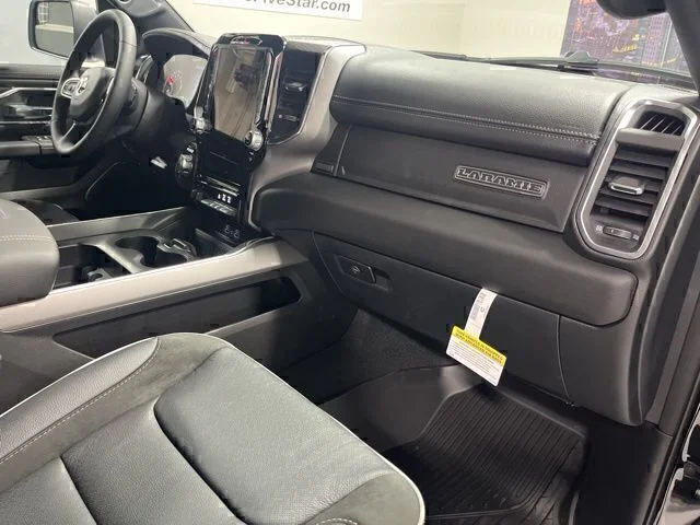 New 2026 Diamond Black Crystal Pearl-Coat Exterior Paint RAM Laramie image 25
