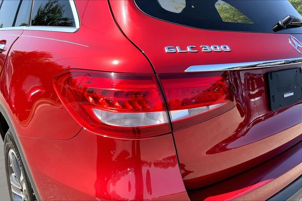 Used 2019 designo Cardinal Red Metallic Mercedes-Benz GLC 300 image 22