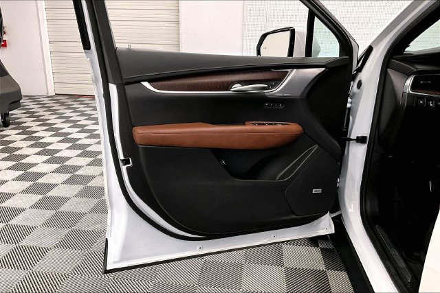 Used 2025 Crystal White Tricoat Cadillac Sport image 21