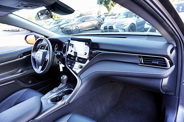 Used 2023  Toyota SE image 9