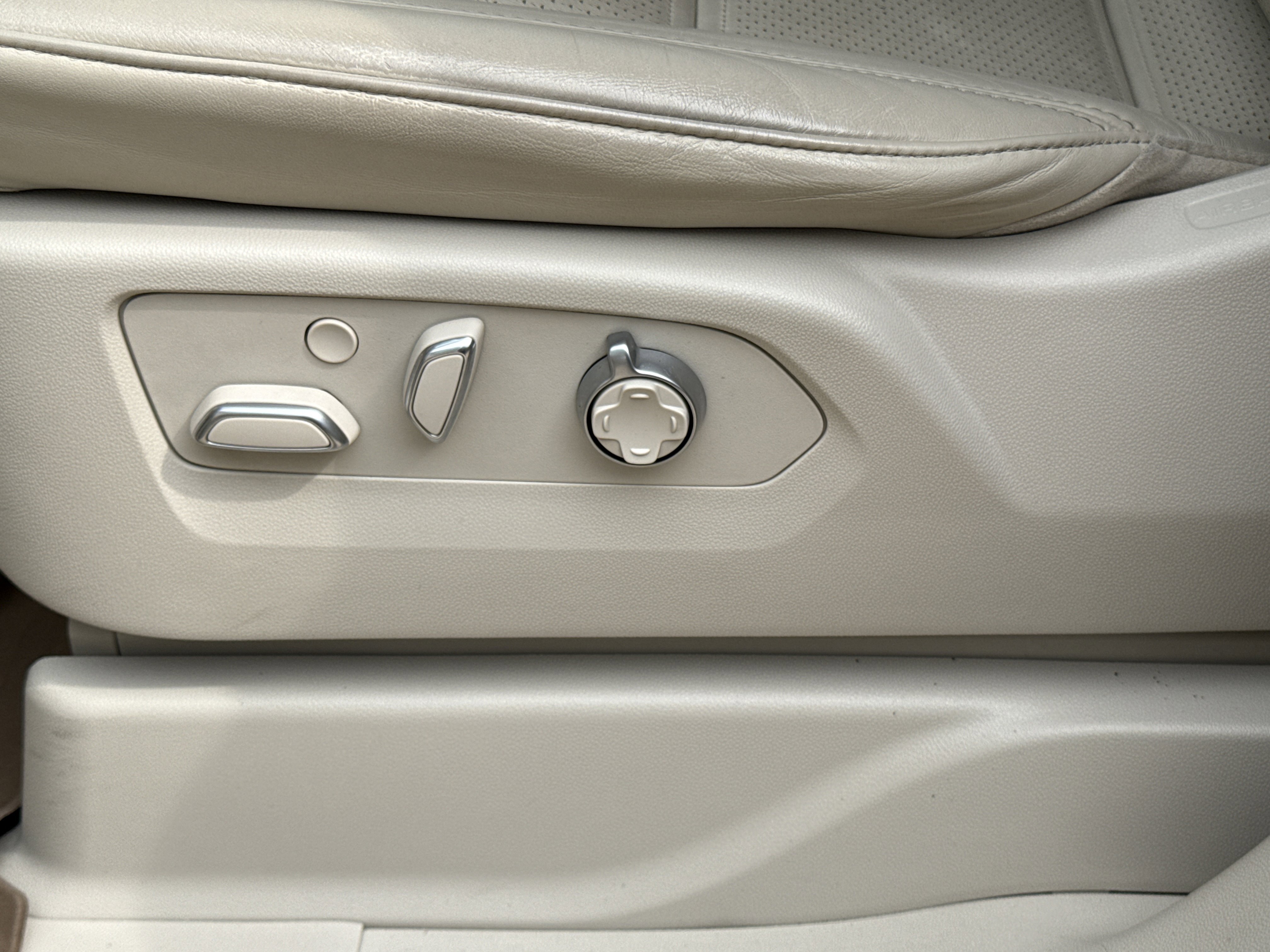 Used 2023 Sandstone Metallic Cadillac Sport Platinum image 20