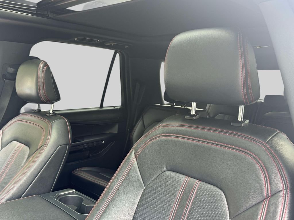 Used 2022  Ford Limited image 19