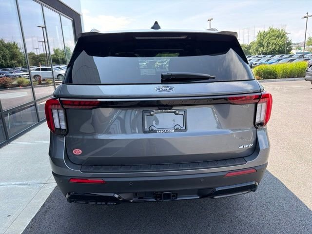 New 2026 Carbonized Gray Metallic Ford ST-Line image 4