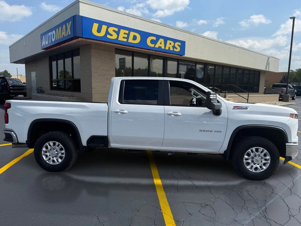 Used 2024 Summit White Chevrolet LT image 2