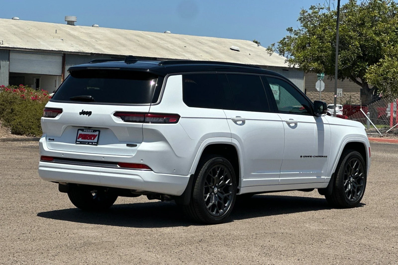 New 2026 Bright White Clear-Coat Exterior Paint Jeep Summit image 3