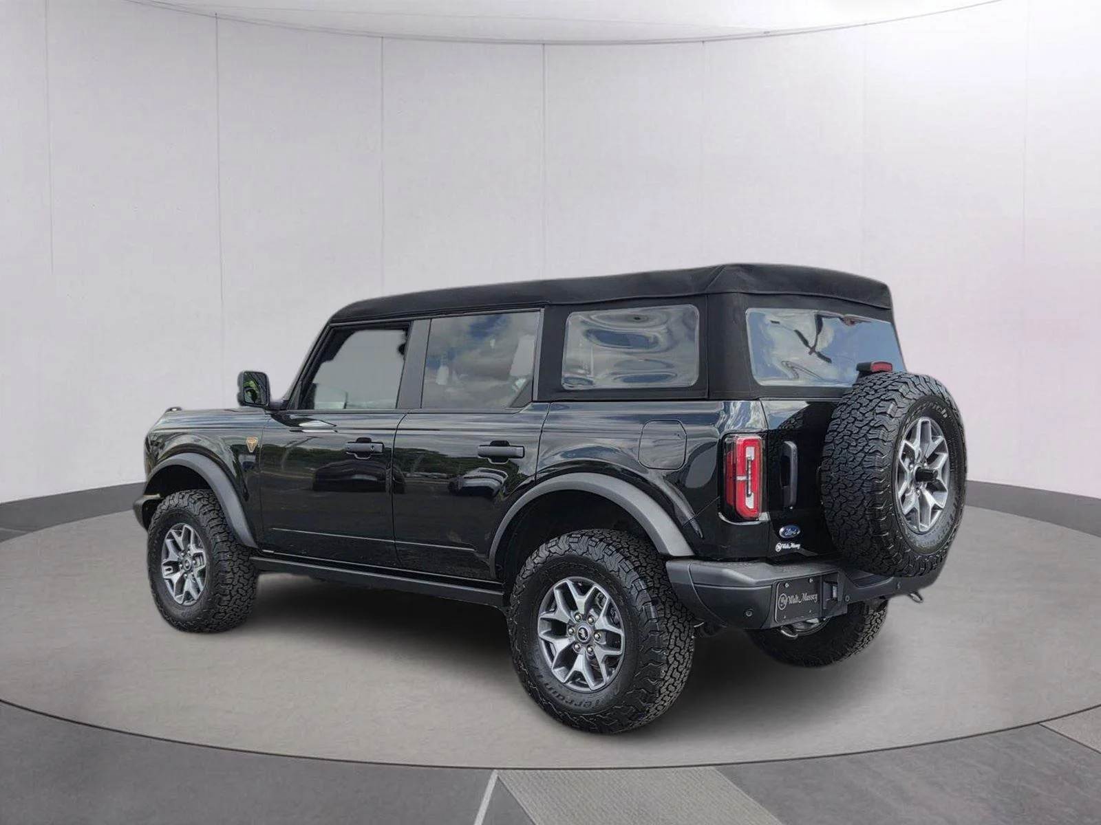 Used 2025 Shadow Black Ford Badlands image 3