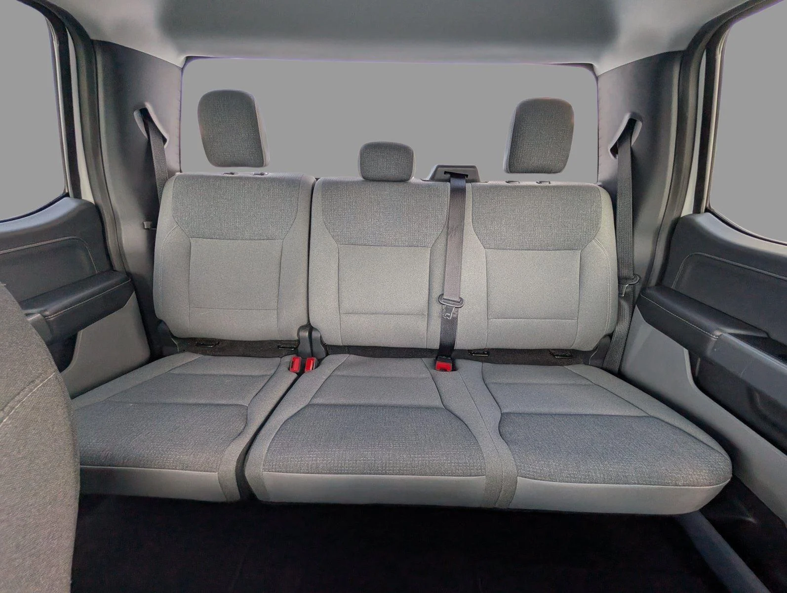 Used 2025 Oxford White Ford XLT image 14