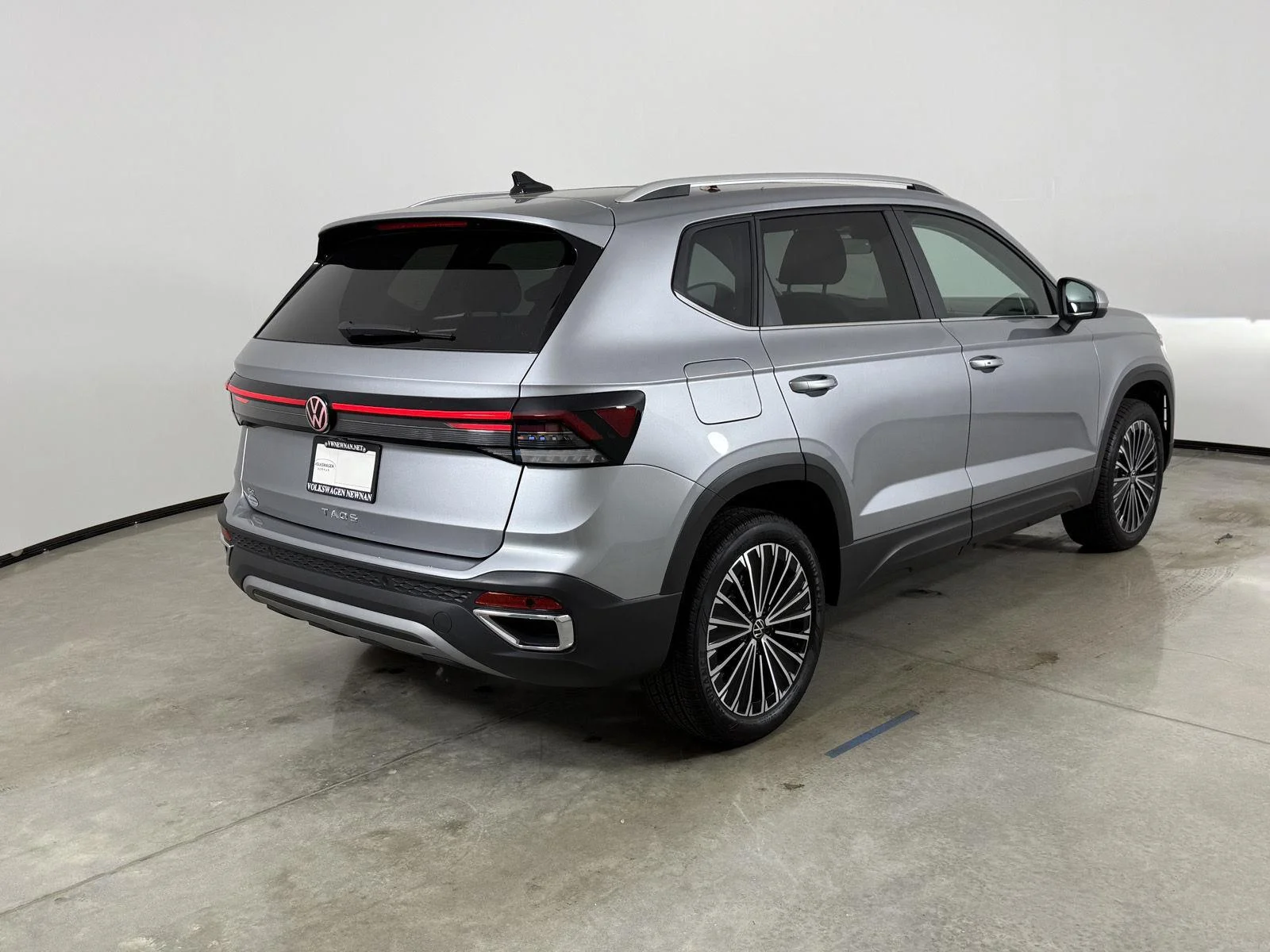 New 2026 Pyrite Silver Metallic Volkswagen SE image 5