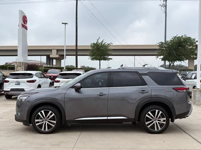 Used 2025 Gray Nissan Platinum image 4