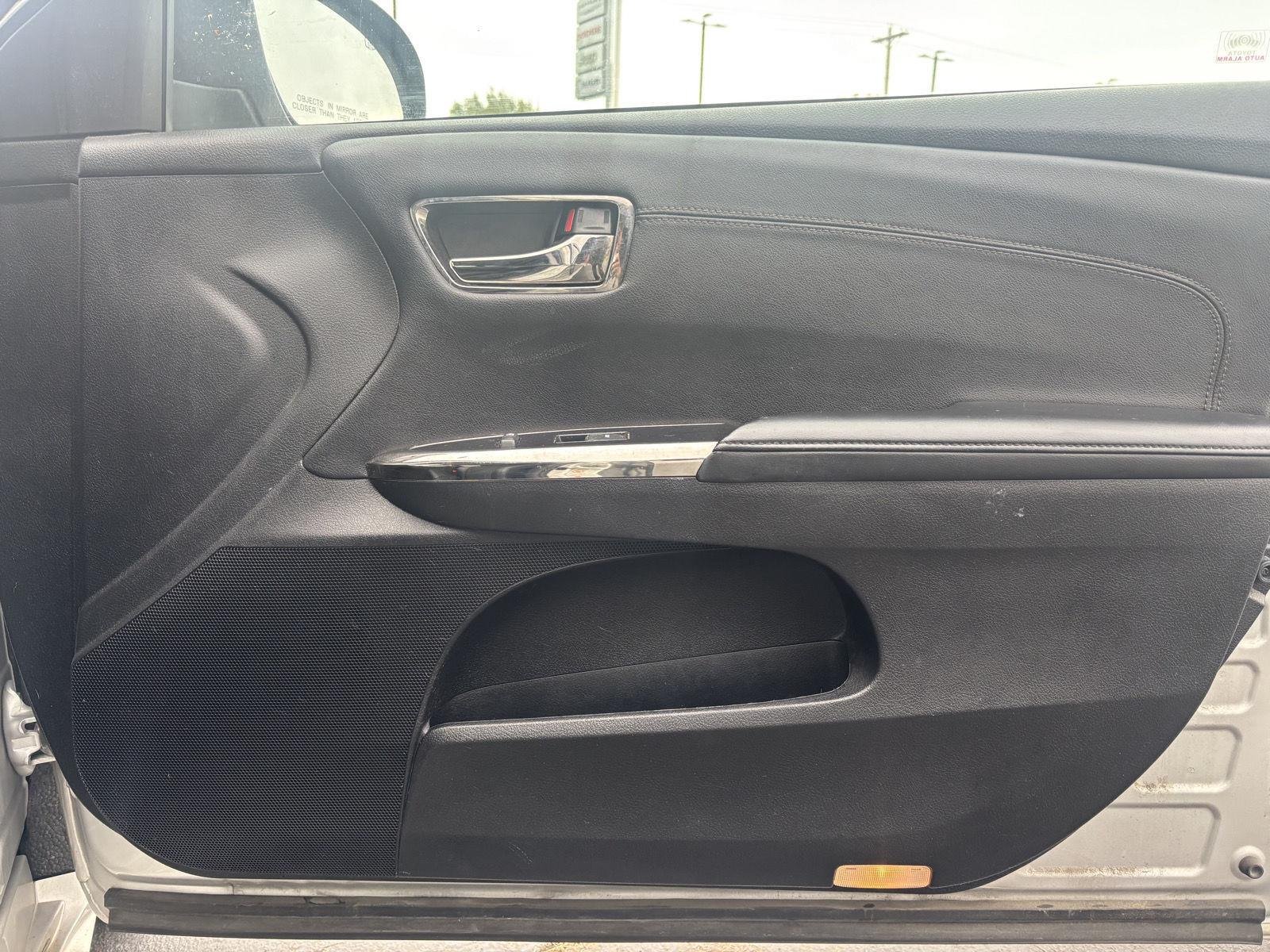 Used 2014  TOYOTA  image 29