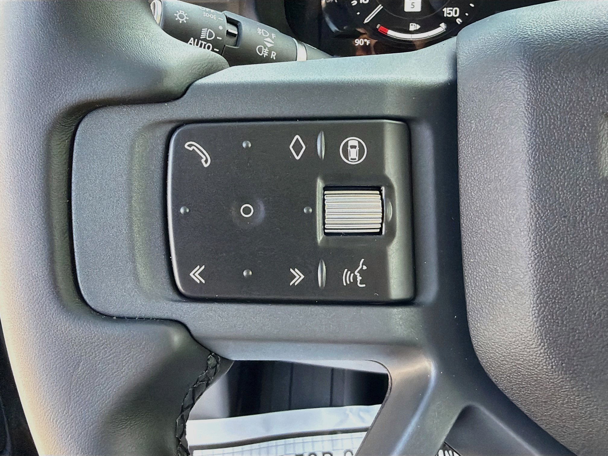 New 2026 Santorini Black LAND ROVER X-Dynamic SE image 35