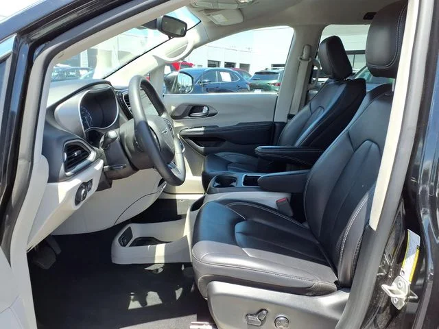 Used 2023 Black Chrysler Touring L image 19