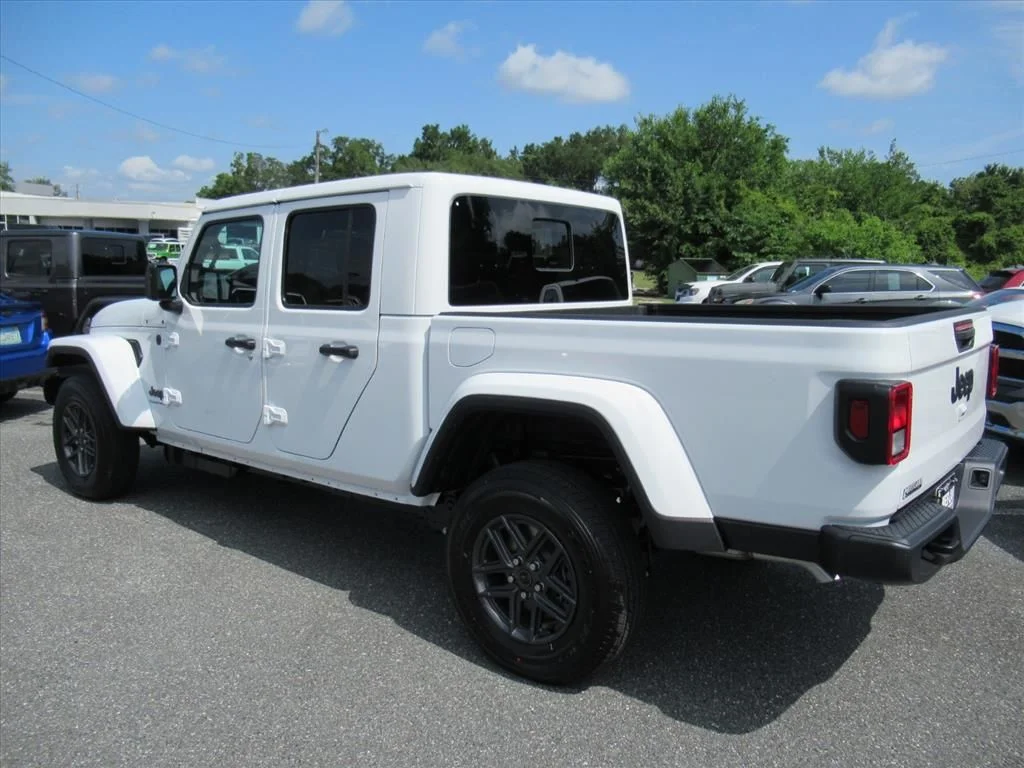New 2026 Bright White Clear-Coat Exterior Paint Jeep Sport S image 4