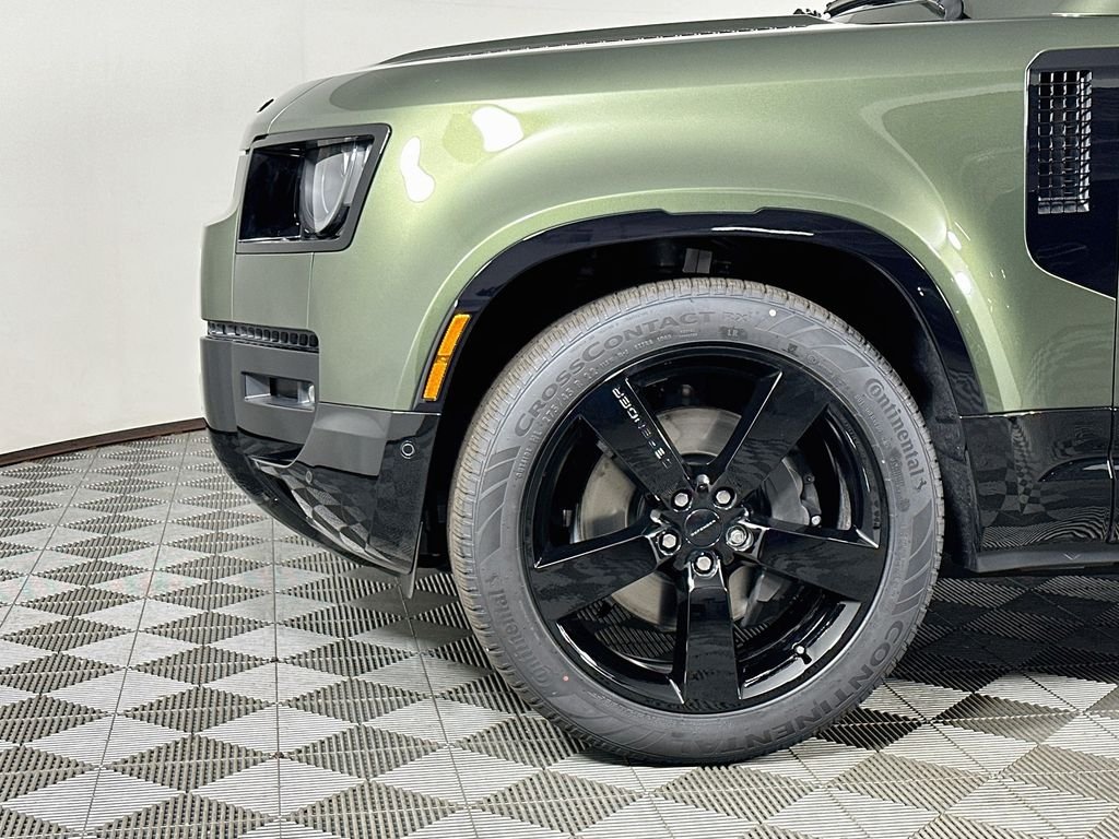 New 2026 Woolstone Green Land Rover X-Dynamic SE image 9