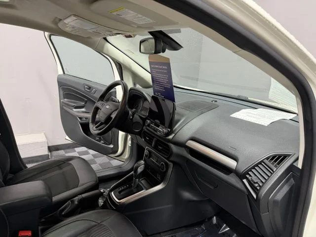 Used 2022 White Ford SES image 25