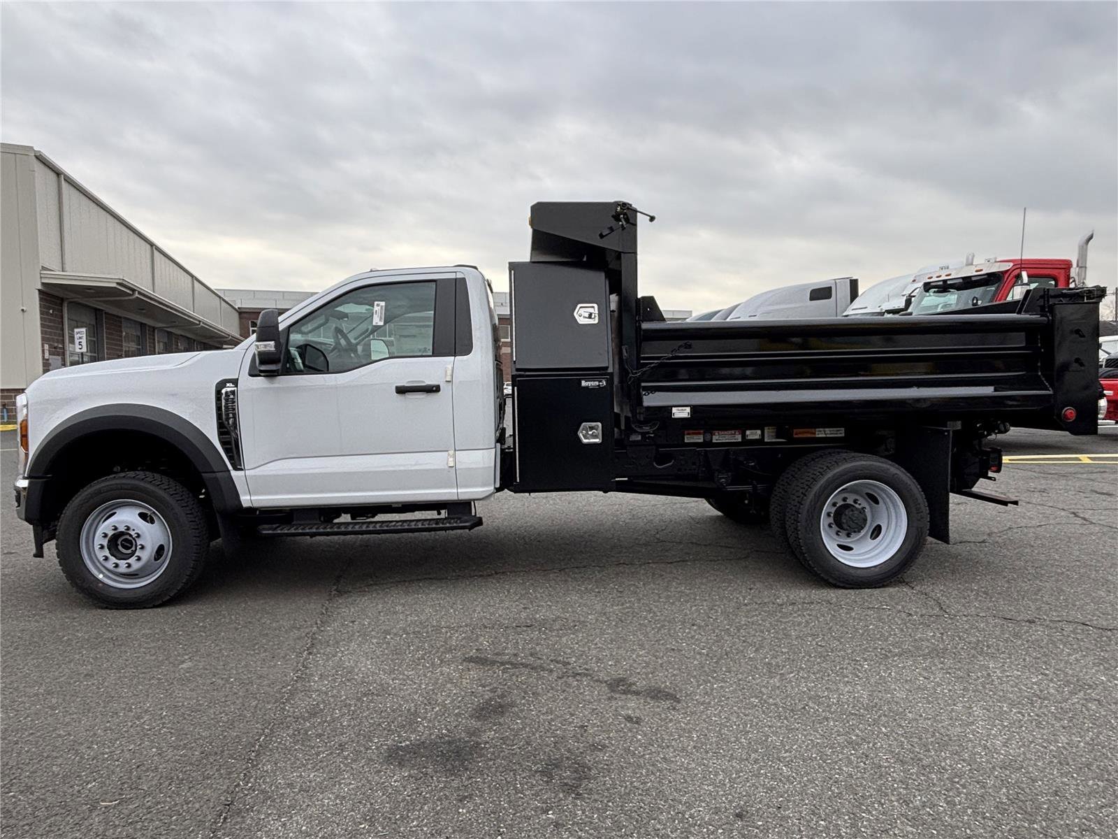 2025 Ford F-550 Super Duty Chassis Cab XL - Photo 8