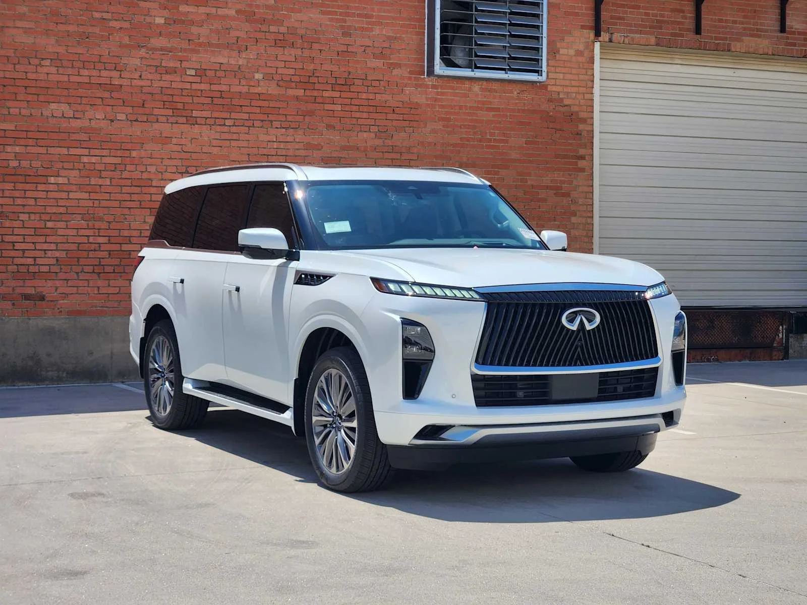 New 2027 RADIANT WHITE INFINITI Luxe 2WD image 2