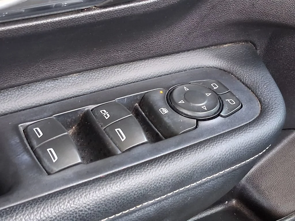 Used 2024 Summit White GMC SLE image 17