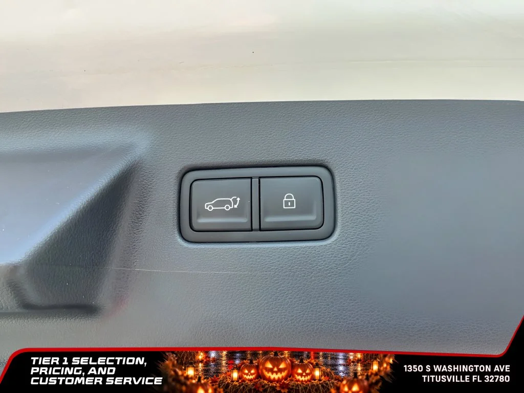 Used 2025 White Hyundai Calligraphy image 21