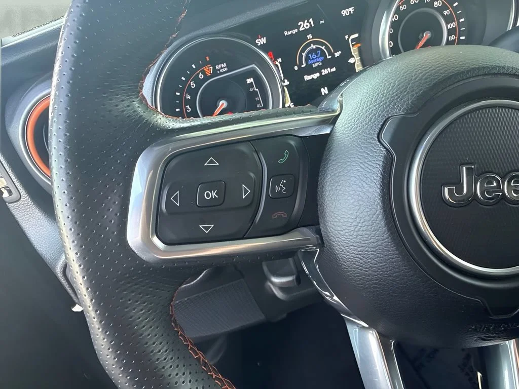 Used 2023  Jeep Mojave image 15