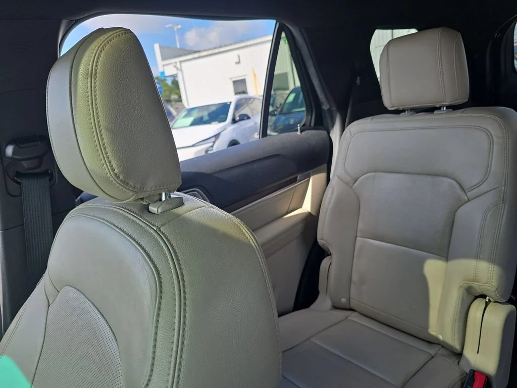 Used 2018 Red Ford Limited image 12