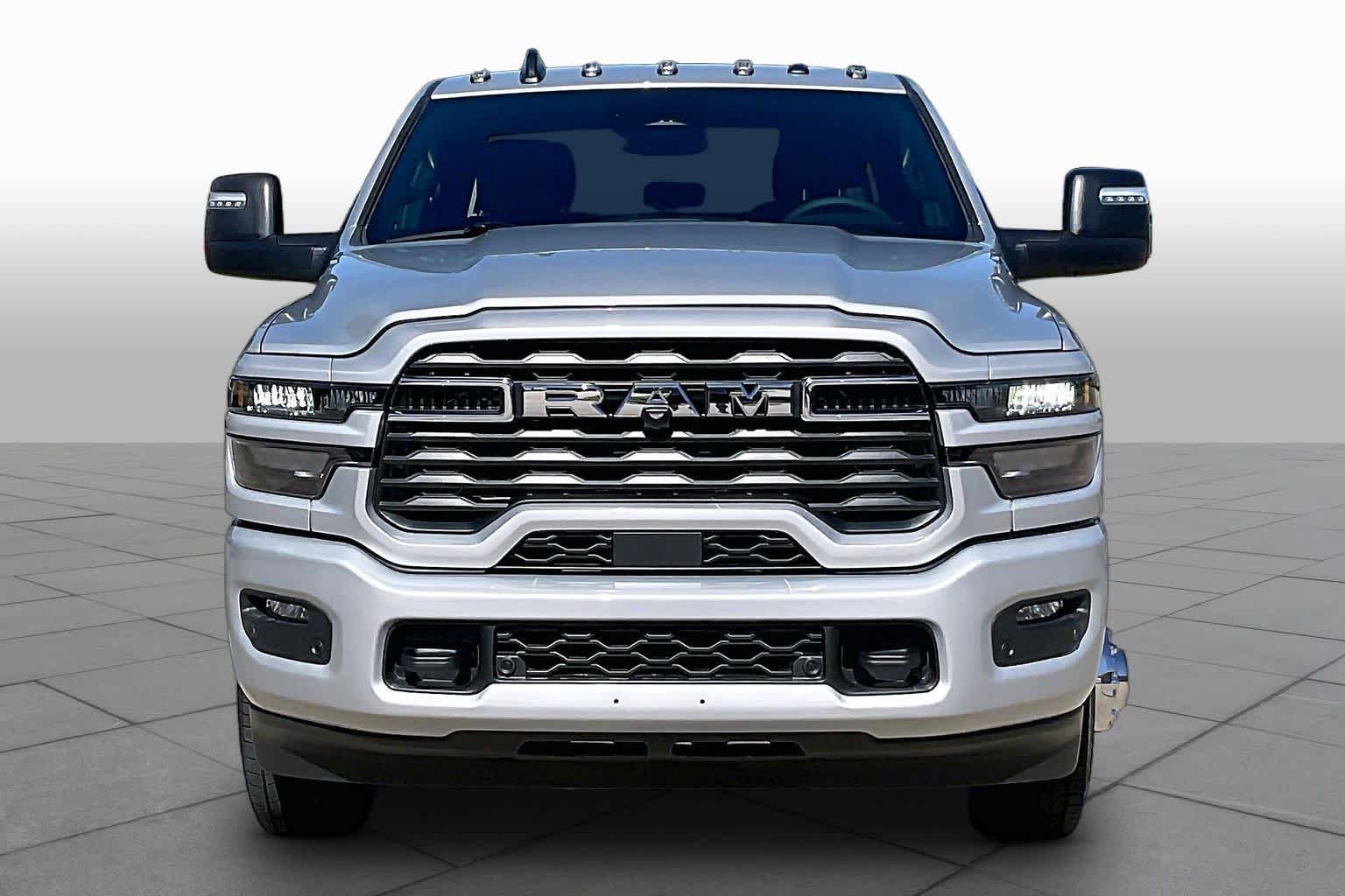 New 2027 Silver-Zynith Exterior Paint RAM Big Horn image 3
