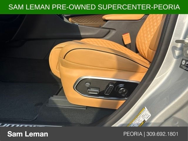 Used 2023 Silver Jeep Summit image 9