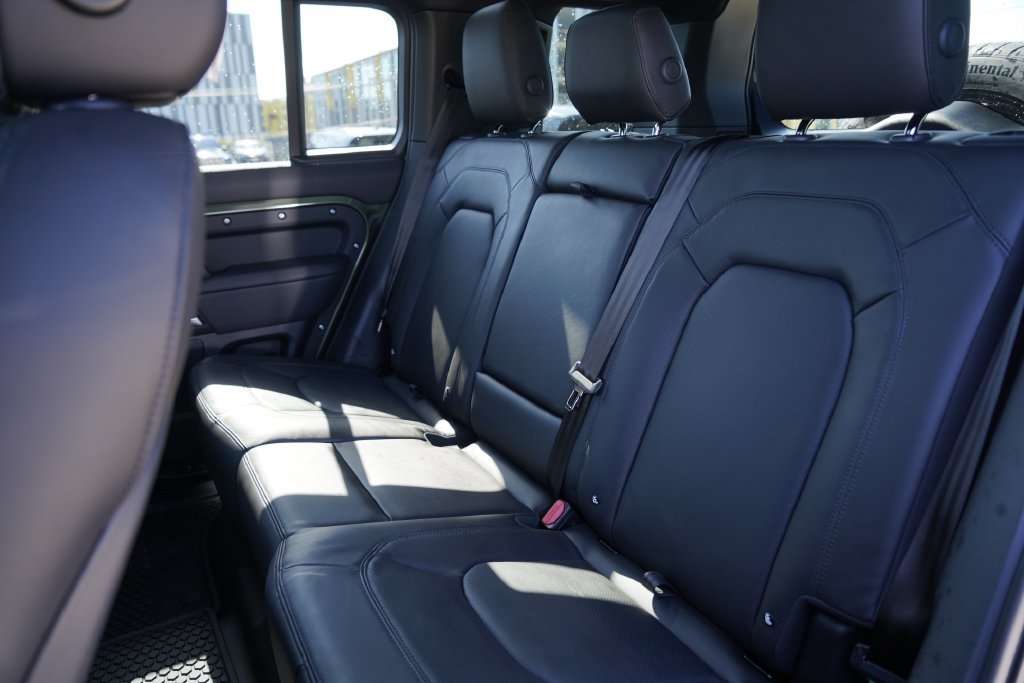 New 2026 Woolstone Green Land Rover X-Dynamic SE image 24