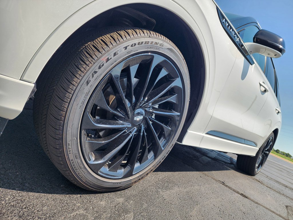 Used 2026 Pristine White Metallic Tri-Coat Lincoln Reserve image 9