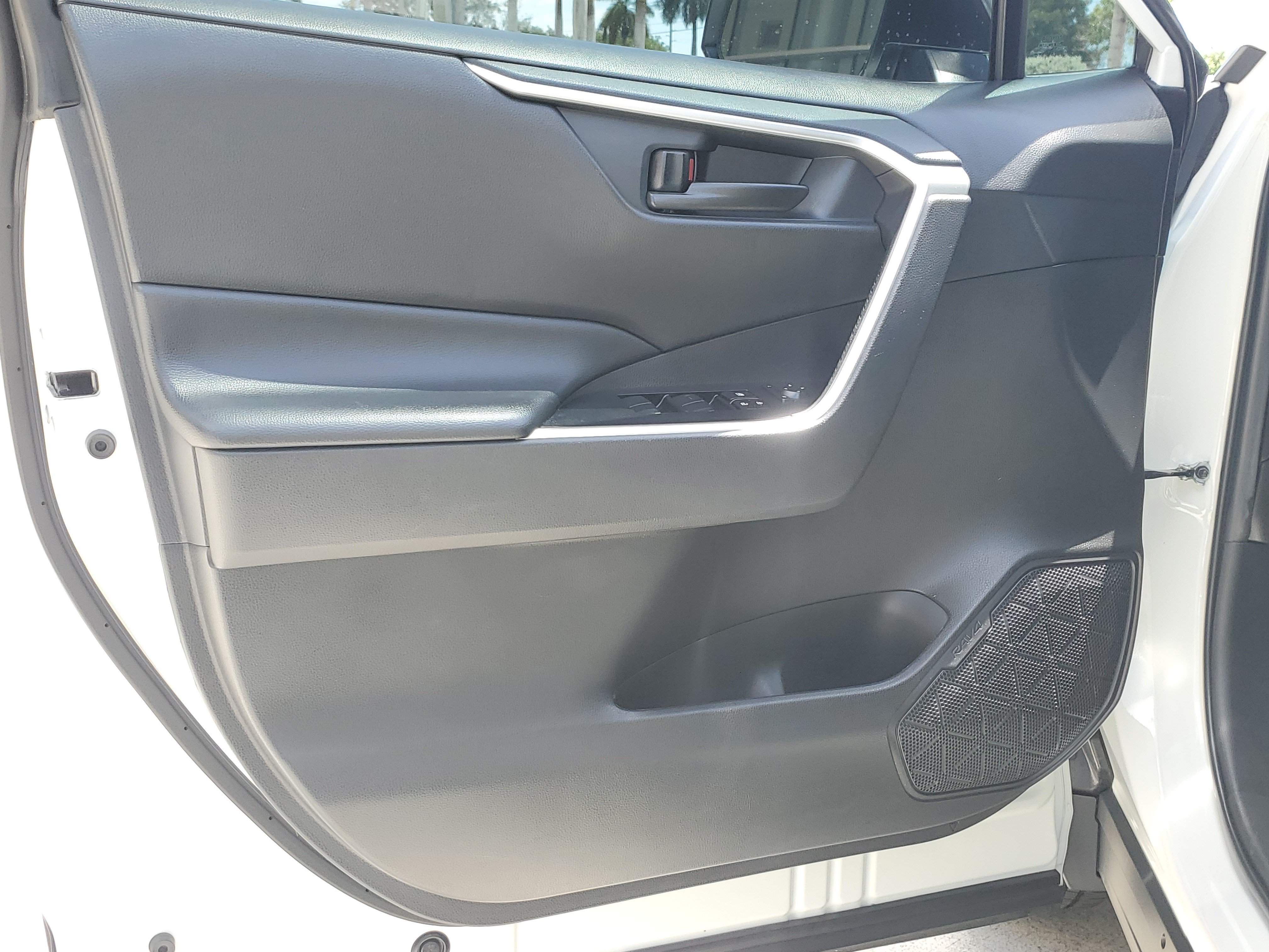 Used 2024 Ice Toyota LE image 21