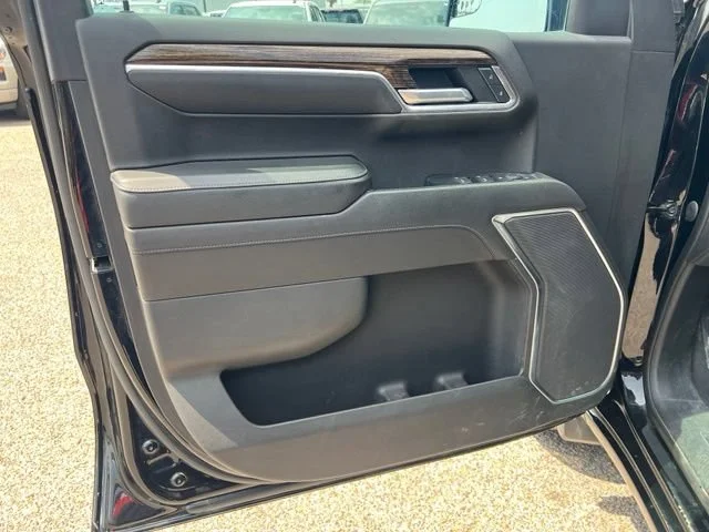 Used 2022 ONYX BLACK GMC Elevation image 12