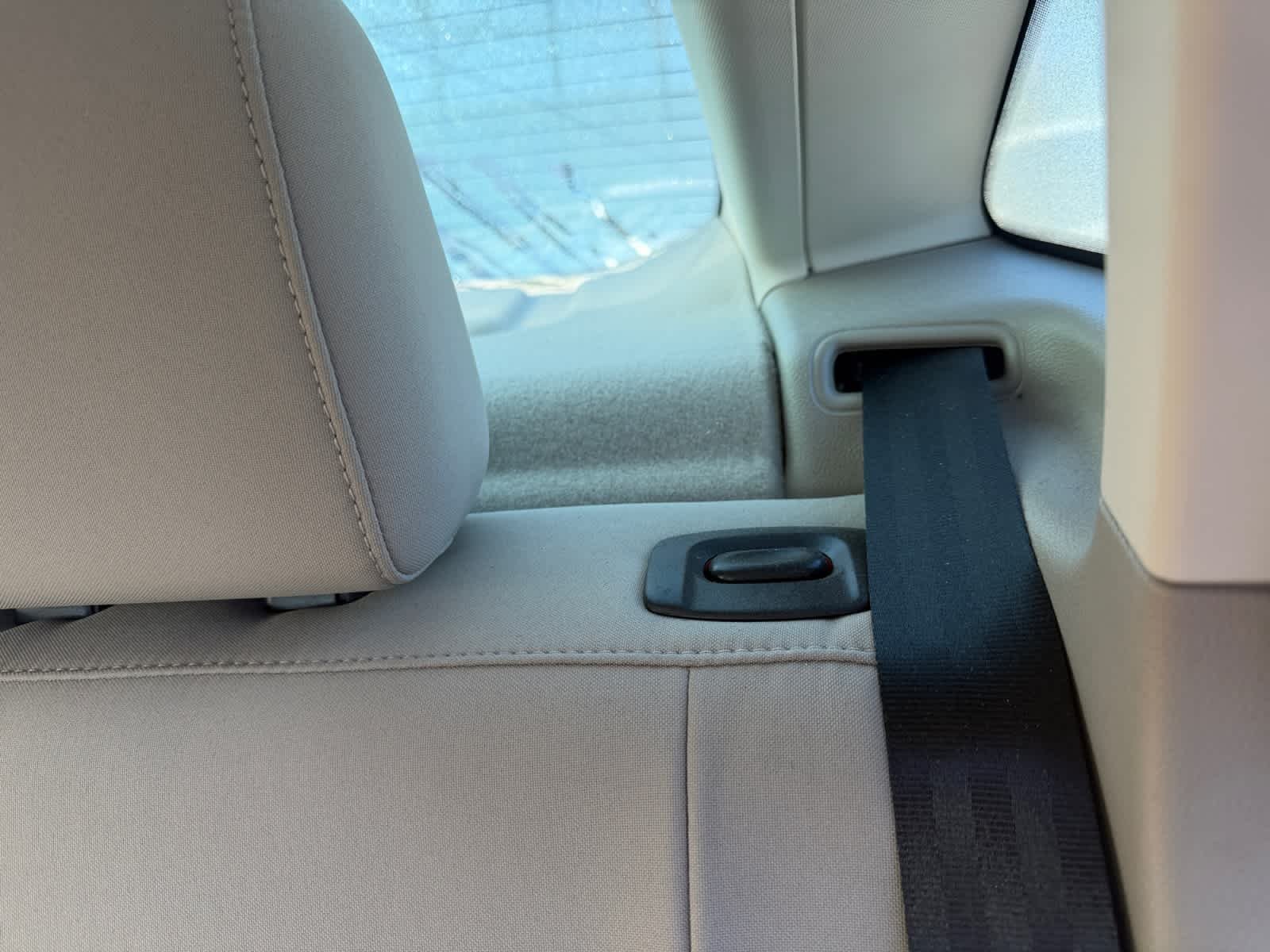Used 2015 Oxford White Ford SE image 32