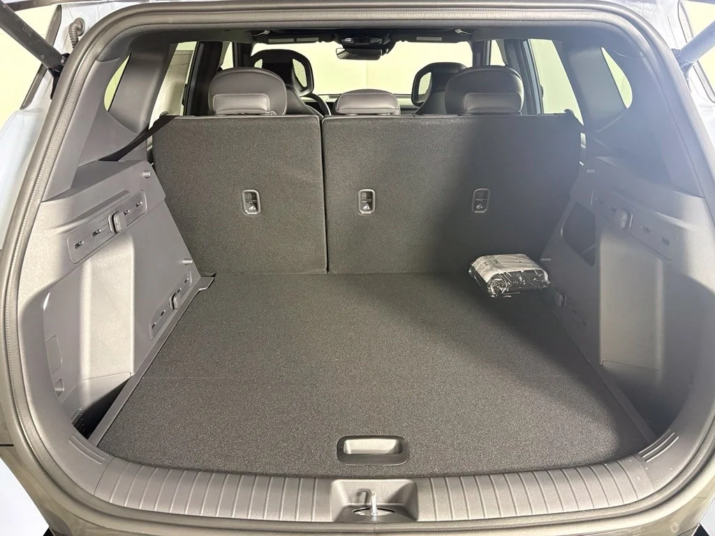 New 2027 Pale Gray Kia X-Line S image 18
