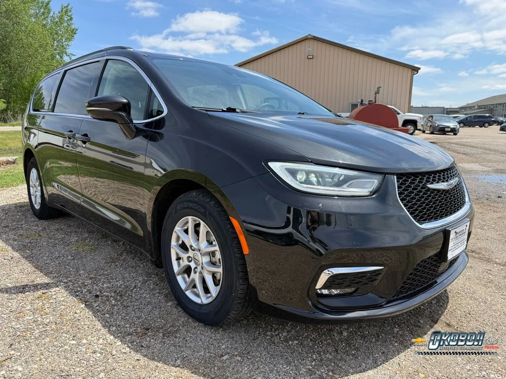 2022 Chrysler Pacifica Touring L's photo