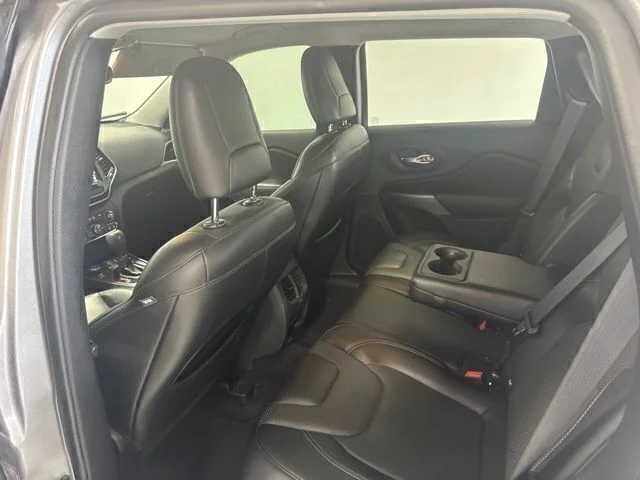 Used 2019 Silver Jeep Limited image 18