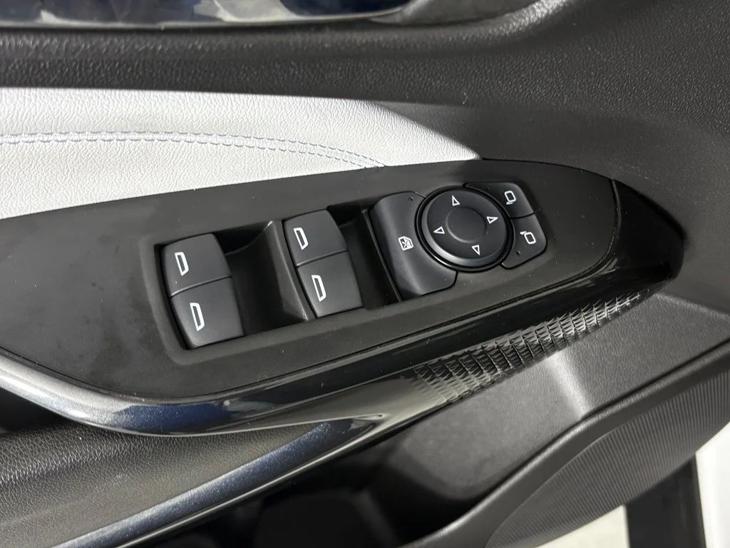 Used 2025 White Chevrolet LT image 17