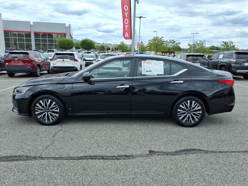 Used 2025 Black Nissan 2.5 SV image 8