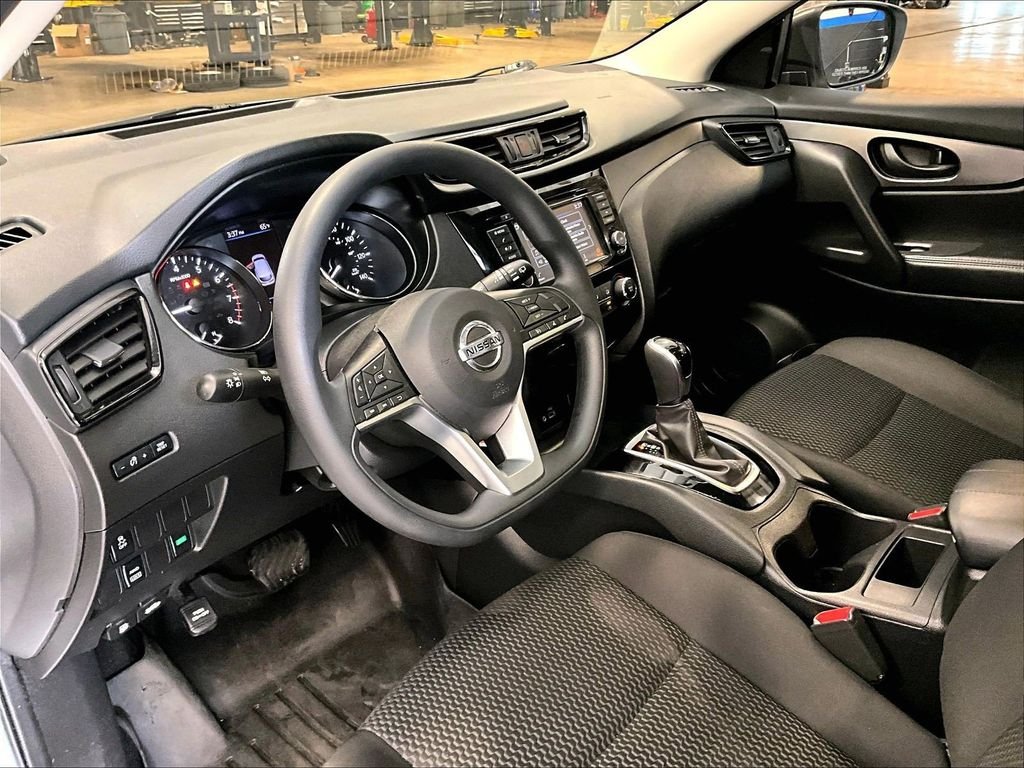 Used 2019 Silver Nissan S image 8