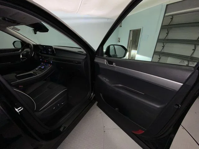 Used 2023 Black Hyundai XRT image 26