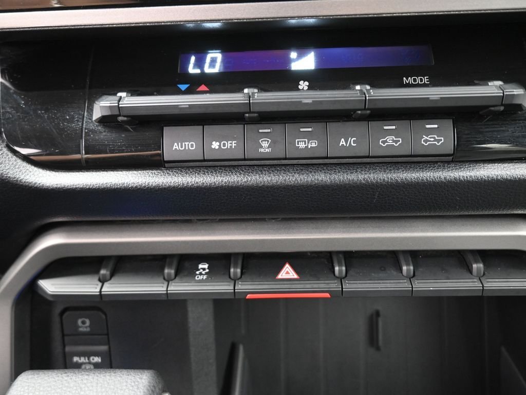 Used 2023  Toyota SR5 image 4