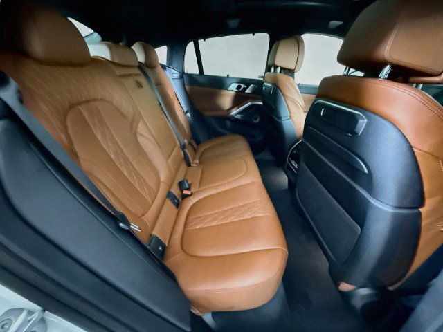 Used 2024 White Metallic BMW M60i image 29