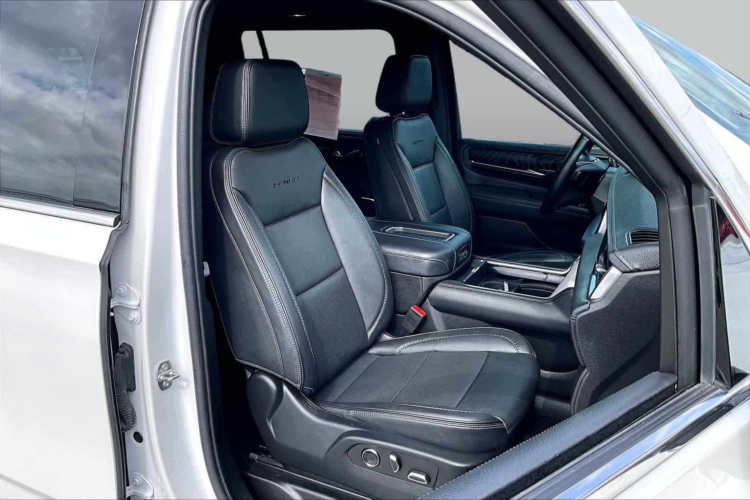 2023 GMC Yukon XL Denali - Photo 9